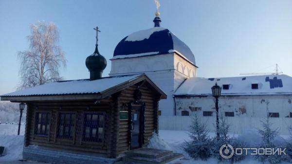 церковная лавка и Благовещенская церковь