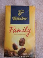 Натуральный жареный молотый кофе Tchibo Family среднеобжаренный фото