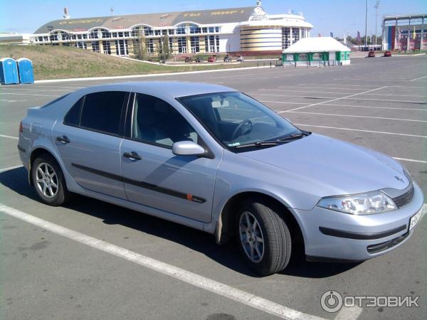 Автомобиль Renault Laguna II - хэтчбэк фото