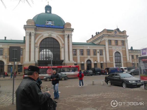 Железнодорожный вокзал Ивано-Франковска (Украина, Ивано-Франковск) фото