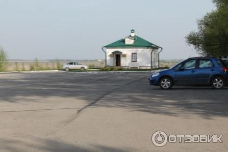 территория парковки музейного комплекса Красный Холм