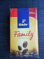Натуральный жареный молотый кофе Tchibo Family среднеобжаренный фото