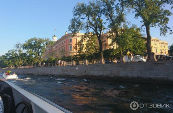 Водные экскурсии по Санкт-Петербургу