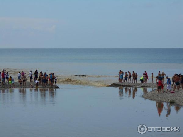 мутные воды устремились в море