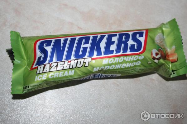 Мороженое Snickers с карамелью и лесными орехами фото