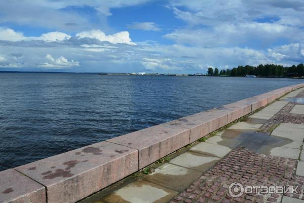 Набережная Онежского озера (Россия, Петрозаводск) фото