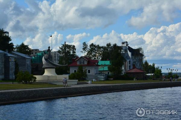 Набережная Онежского озера (Россия, Петрозаводск) фото