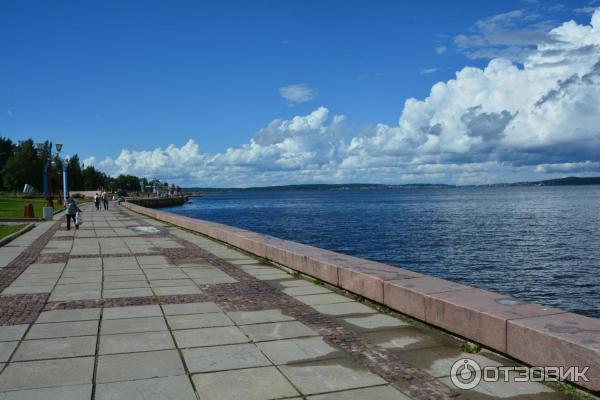 Набережная Онежского озера (Россия, Петрозаводск) фото