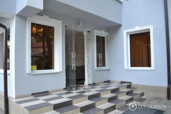 Вход в корпус