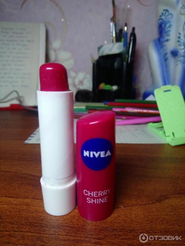 Гигиеническая помада Nivea: CHERRY SHINE.