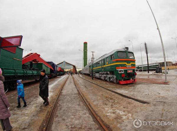 Часть уличной экспозиции музея РЖД