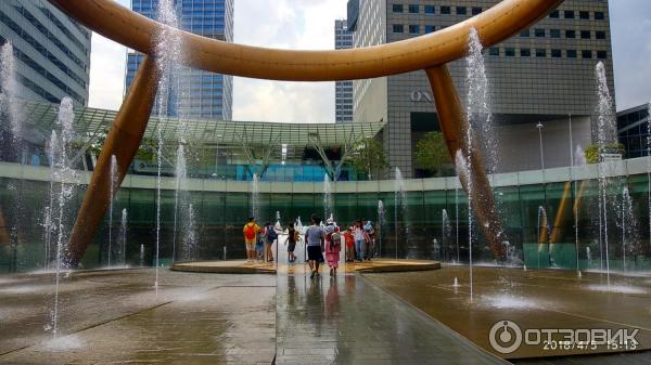 Фонтан богатства Fountain of Wealth в Сингапуре.