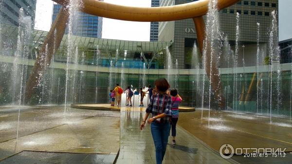 Фонтан богатства Fountain of Wealth в Сингапуре.