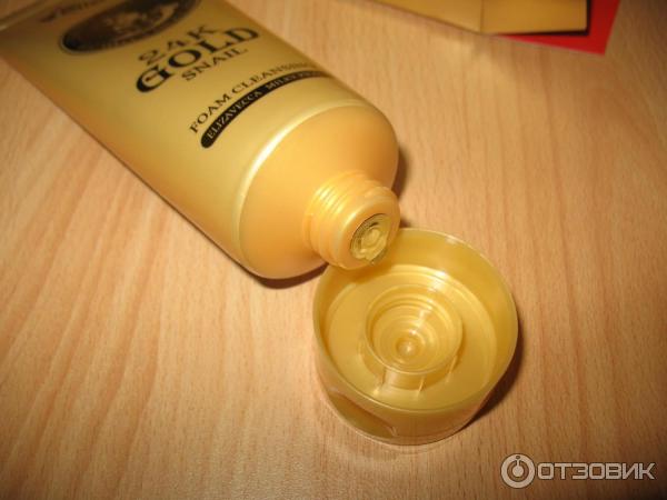 Пенка для умывания с муцином улитки и золотом Elizavecca 24k Gold Snail Cleansing Foam фото