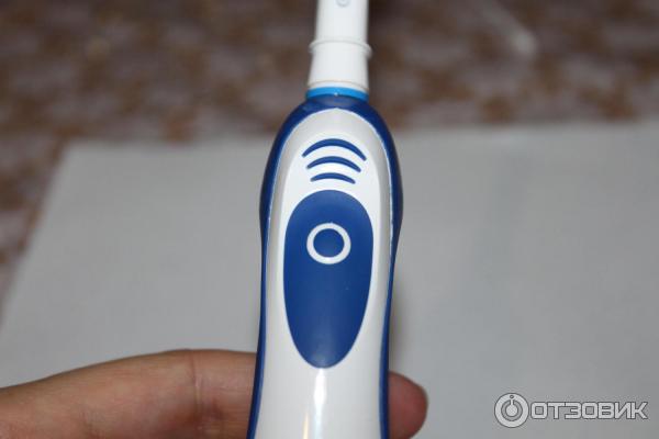 Электрическая зубная щетка Oral-B Pro-Expert Аккуратная чистка фото