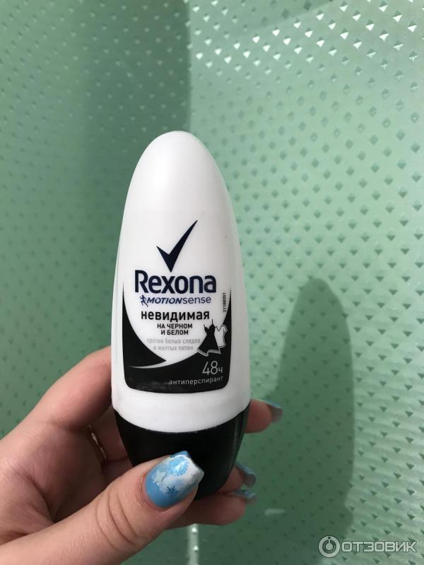 Антиперспирант шариковый Rexona motion sense невидимая на черном и белом фото