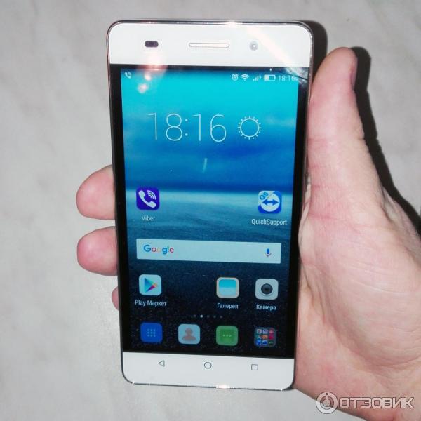 Смартфон Huawei Honor 4C в руке