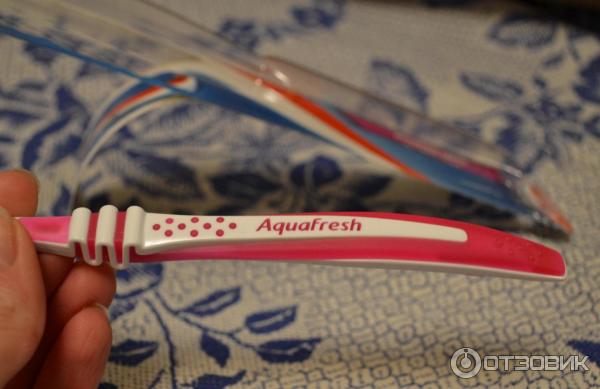 Зубная щетка Aquafresh Between Teeth фото