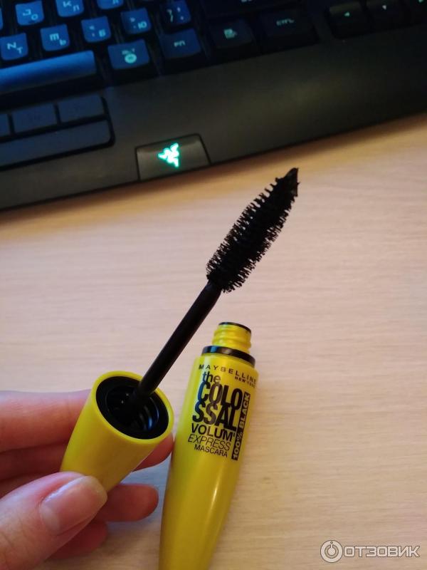 Тушь для ресниц MAYBELLINE The Colossal Volum Express mascara 100% black фото