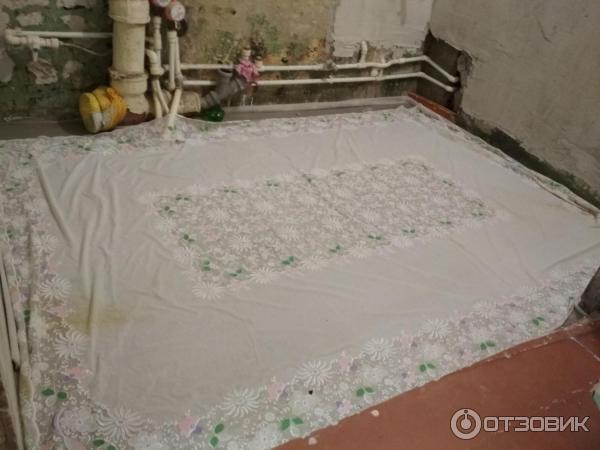 Нашёл старую полиэтиленовую скатерть.
