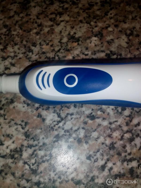 Электрическая зубная щетка Oral-B Pro-Expert Аккуратная чистка фото