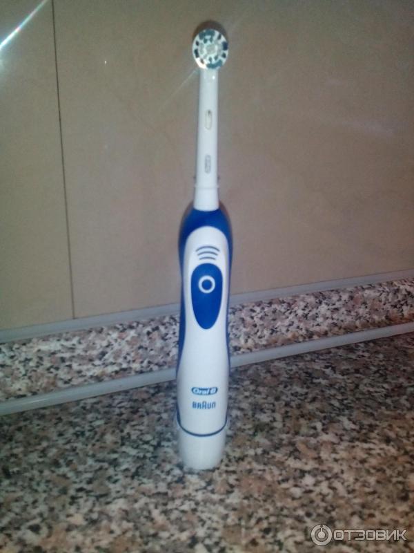 Электрическая зубная щетка Oral-B Pro-Expert Аккуратная чистка фото