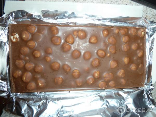 Шоколад Dipa Sas Choco&Nuts с цельным фундуком фото