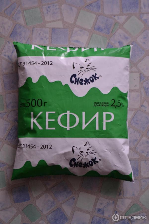 Кефир Снежок 2.5% 900г - купить с доставкой в Vprok.ru Перекрёсток по цене 0.00