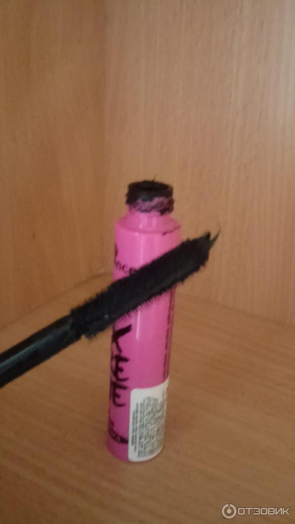 Тушь для ресниц Essence I Love Extreme Crazy Volume Mascara фото