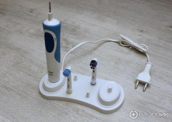 Электрическая зубная щетка Braun Oral-B Vitality Sensitive Clean фото