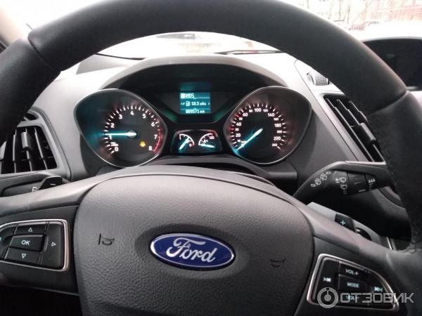 Автомобиль Ford Kuga New кроссовер фото