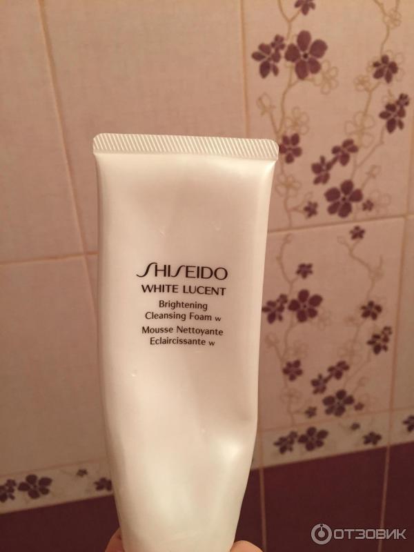 Очищающая пенка выравнивающая цвет лица Shiseido White Lucency фото