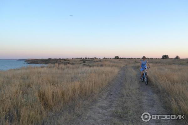 Отдых с палатками на берегу Керченского пролива (Россия, Крым) фото