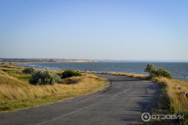 Отдых с палатками на берегу Керченского пролива (Россия, Крым) фото