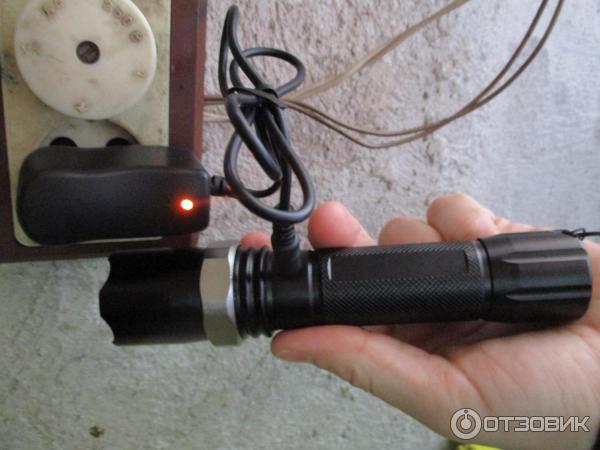 Как зарядить фонарик в метро. Фонарик SWAT Flashlight Multifunction XM 101. Аккумуляторы от фонаря Flashlight. Фонарь с аккумулятором 1980. Фонарик навигатор с аккумулятором не заряжается.