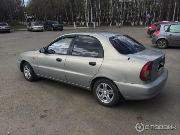 Автомобиль Chevrolet Lanos седан фото