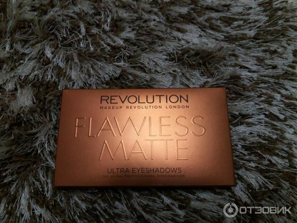 Палетка теней MakeUp Revolution Ultra 32 Shade Eyeshadow Palette - Eyes Like Angels фото