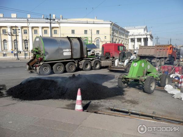 Пешая прогулка по набережной Невы на Васильевском острове (Россия, Санкт-Петербург) фото