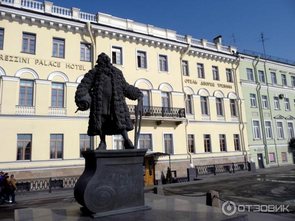 Пешая прогулка по набережной Невы на Васильевском острове (Россия, Санкт-Петербург) фото