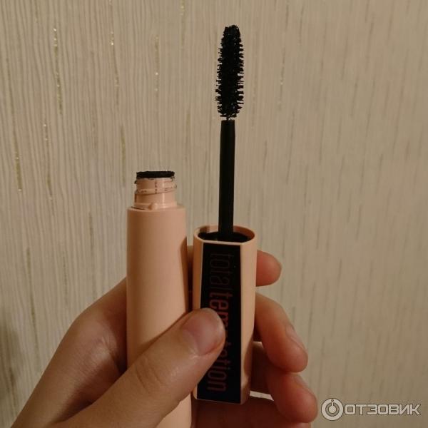 Тушь для ресниц Maybelline Total Temptation фото