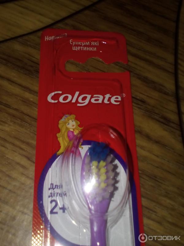 Зубная щетка с супермягкими щетинками Colgate Barbie 5+ фото