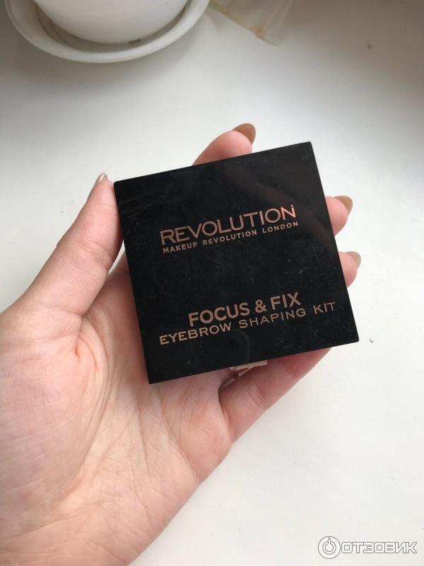 Тени для бровей Makeup Revolution Focus & Fix Brow Kit фото