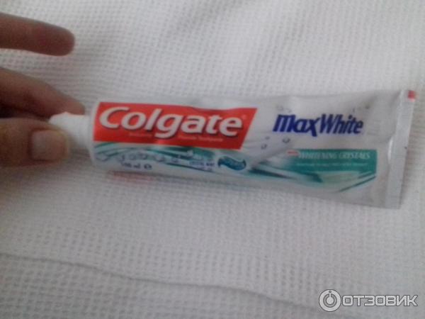 Зубная паста Colgate Макс Блеск с отбеливающими пластинками фото