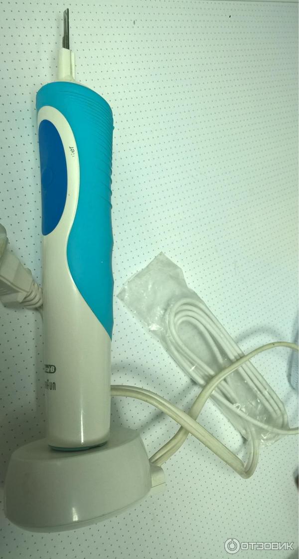 Электрическая зубная щетка Braun Oral-B Vitality Sensitive Clean фото