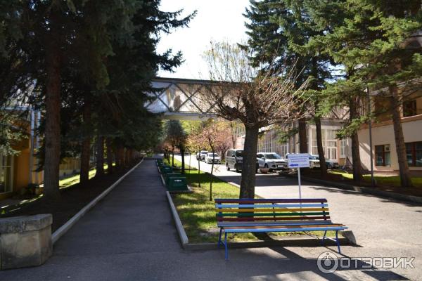 Вид тёплого перехода с улицы