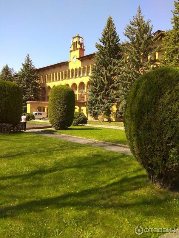 Вид на лечебный корпус с внутреннего двора