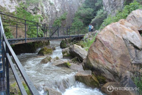 Медовые водопады в Карачаево Черкесии аттракцион