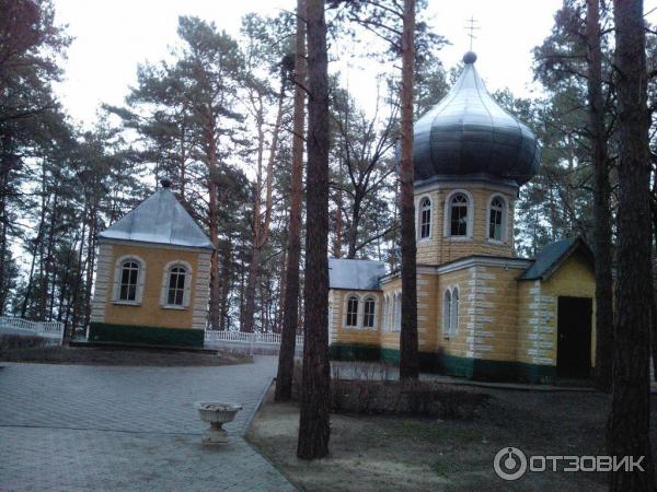 Бювет с лечебной водой.