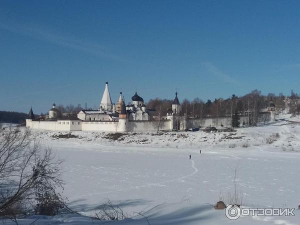 Вид на Старицкий монастырь с противоположного берега Волги.