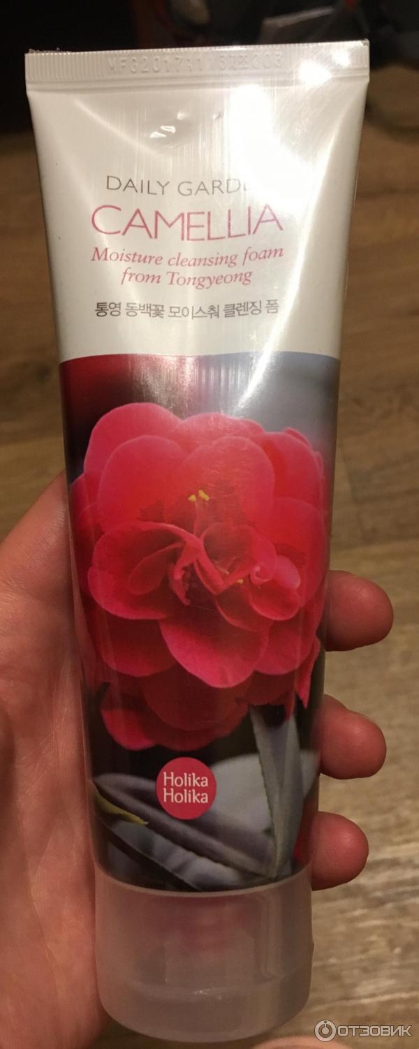 Пенка для умывания Holika Holika Daily Garden Cleansing Foam Tongyeong Camelia Moisture фото